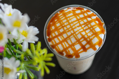 Premium milk from Hokkaido cows mixed with sweet and smooth caramel. Refreshing to drink.
