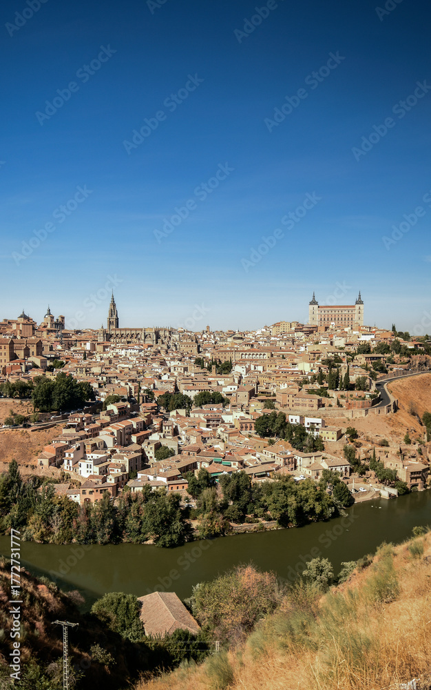 Obraz premium view of toledo city in spain on sunny day
