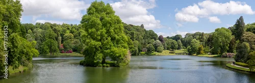 Panel kuchenny z motywem Panoramic  photo of the lake at Stourhead Gardens in Wiltshire