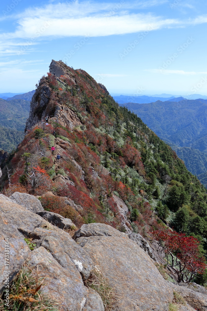 Φωτογραφία 天狗岳の山容　秋　（愛媛県　石鎚山）