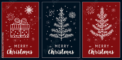 Conjunto de três cartões de Natal festivos com ilustrações desenhadas à mão de árvore, presente e flocos de neve, com texto 'Merry Christmas'.