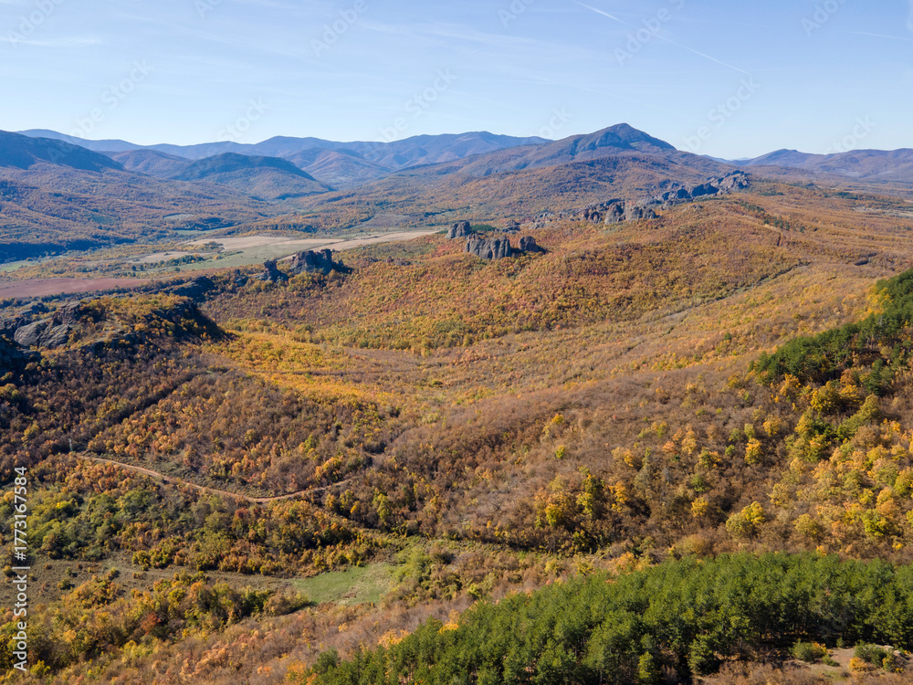 Obraz premium Autumn Aerial view of Belogradchik Rocks, Bulgaria