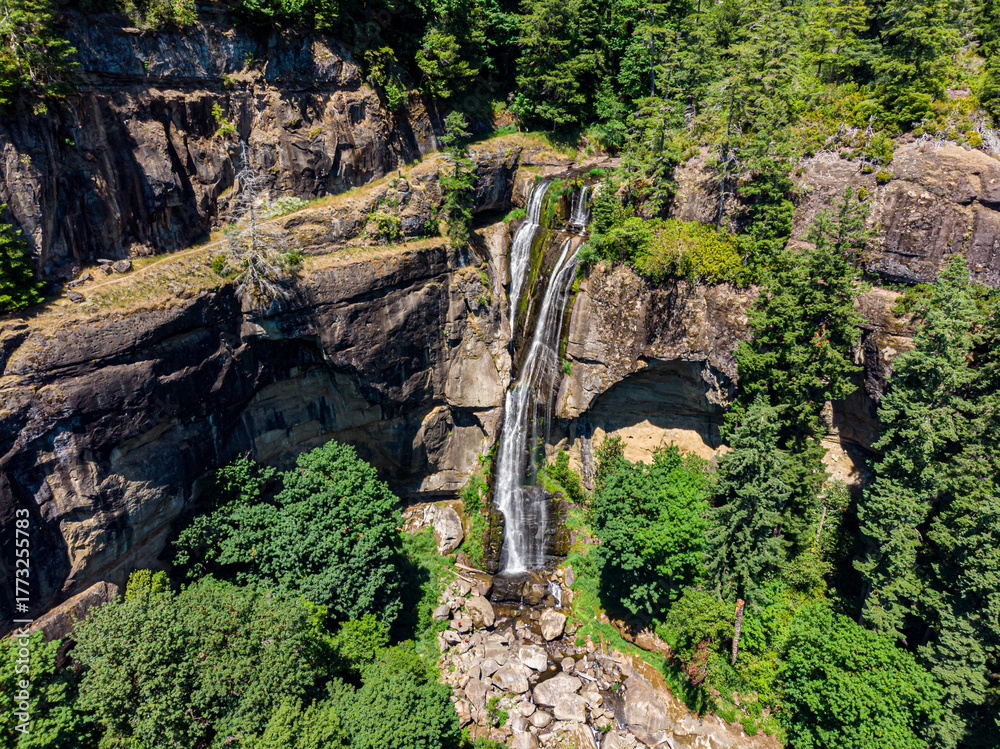 Fototapeta premium Aerial shot of Golden Falls, Oregon