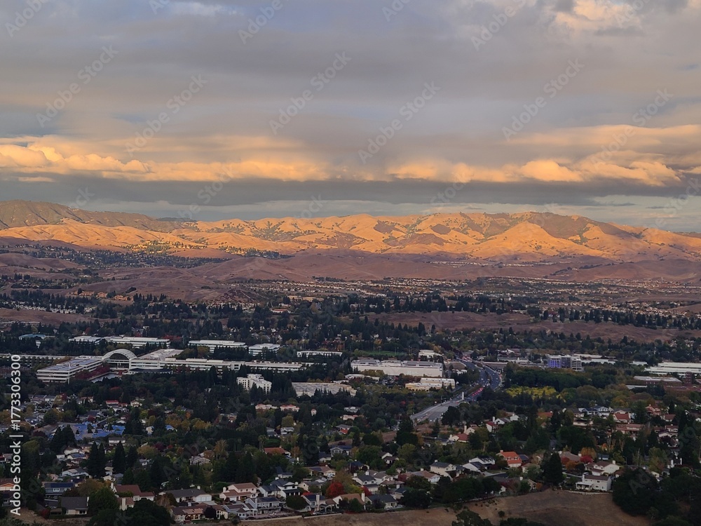 Obraz premium View of East Bay hills and San Ramon valley from Bishop Ranch Open Space