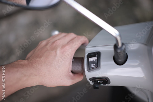 hand holding car keys