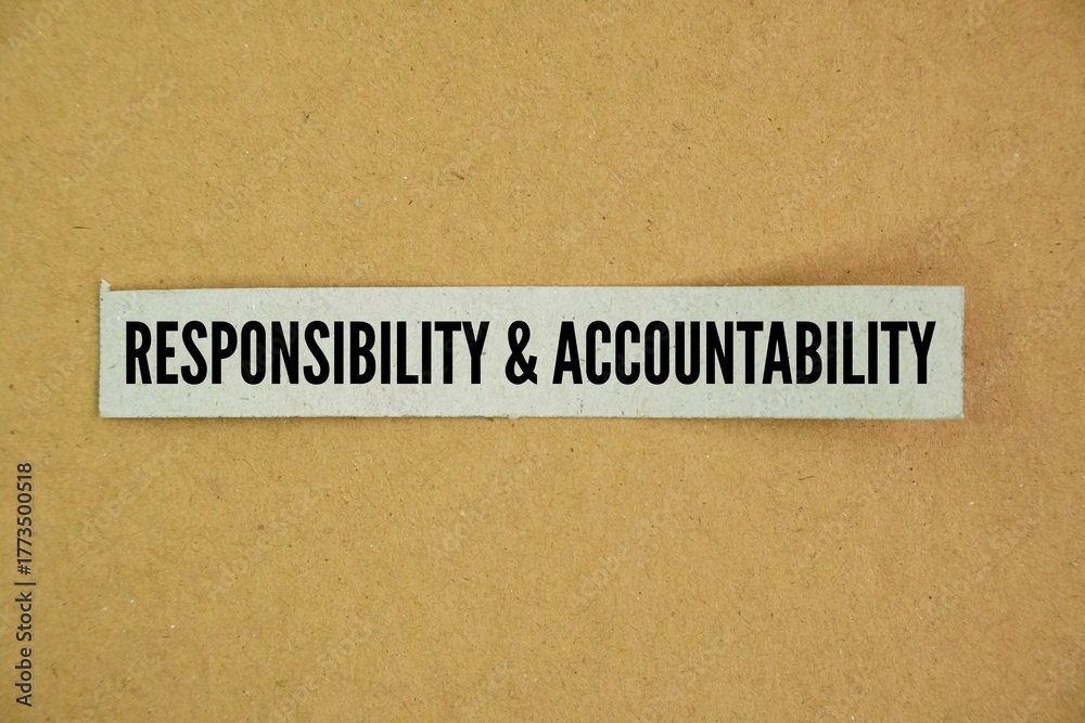 Obraz premium Paper with the words responsibility and accountability. Responsibility relates to the completion of a task, whereas accountability relates to the subsequent examination of its success