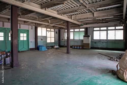 工場の解体,撤去後の工場内
