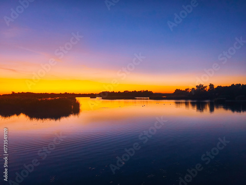 Atardecer en el lago.
