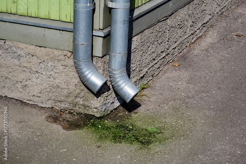 Tuyaux de drainage d'eau de pluie. Tuyaux d'évacuation de gouttière.	