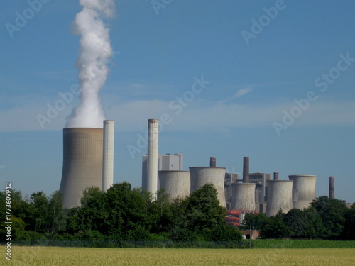 das Braunkohlekraftwerk Niederaußem in Bergheim, Nordrhein-Westfalen