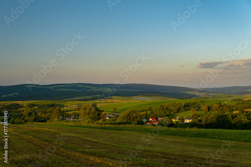 Widok na tereny wiejskie w Beskidzie Niskim