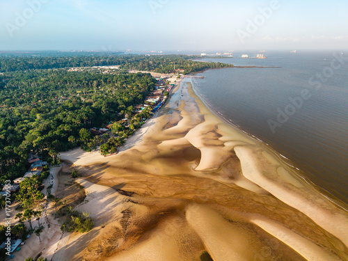 Praia do Caripi em Barcarena no Pará