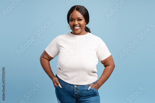 Εκτύπωση καμβά Black plus size woman smiling expressing body positivity