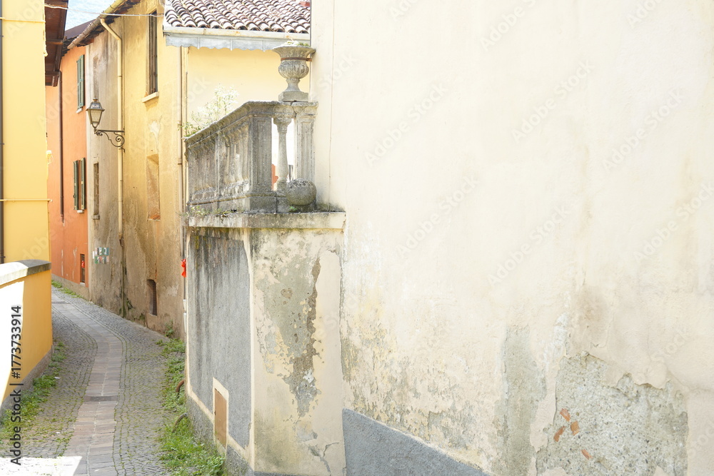 Φωτογραφία View of some details in the historic center of Lecco, Aquate district, where the novel of the Promessi Sposi by Manzoni, famous Italian writer, takes place