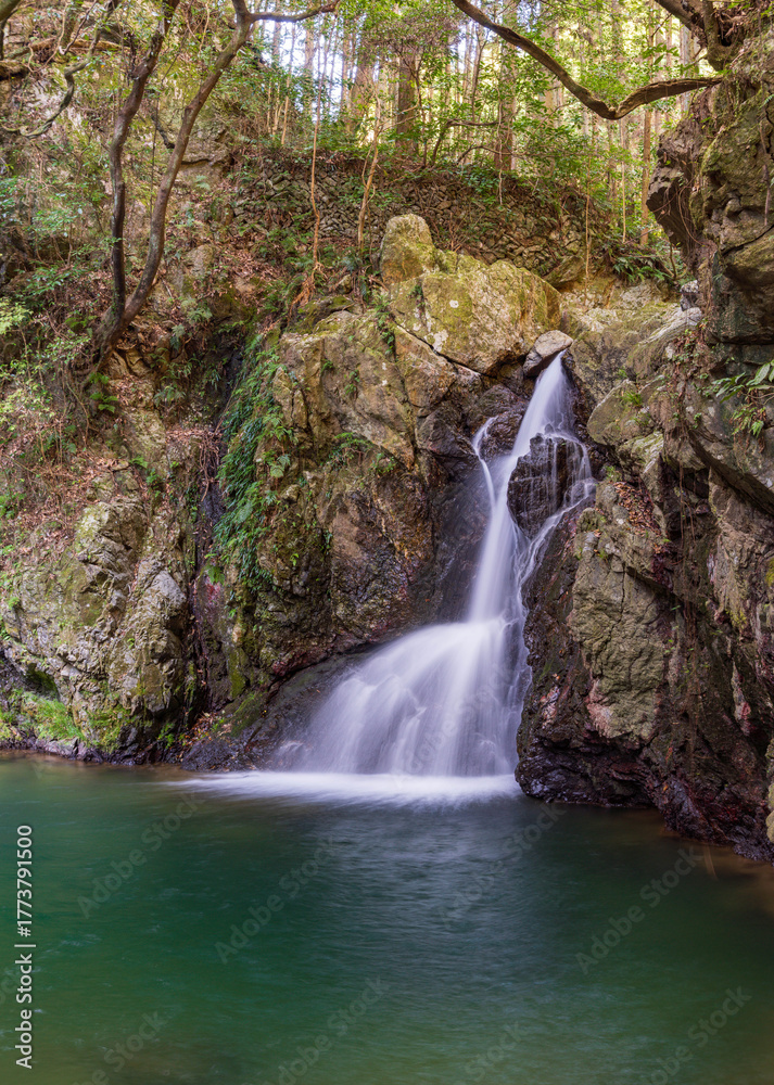 Fototapeta premium 静岡県浜松市 秋の仙厳の滝 パノラマ