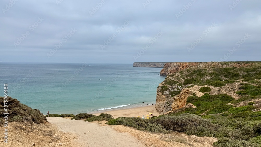 Fototapeta premium Portugal, viajes algarve, turismo, playa, montaña, iglesias, plaza