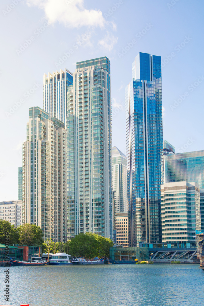 Obraz premium London, Millwall dock at sunset, panoramic view with residential skyscrapers. 2025 