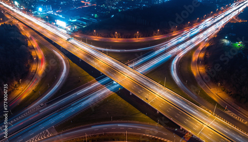 空から見た高速道路の夜景　車のライト　光跡