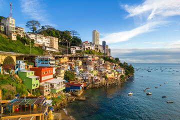 Fototapete Brasilien Bunte Häuser an der Allerheiligenbucht Salvador  © Donatas Dabravolskas