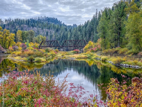 Konstfotografi St. Joe river in autumn in Idaho.