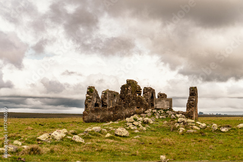 Ruinas de la Tapera de Oribe. Esta construcción fue testigo de batallas y acontecimientos vinculados a la Independencia de la República de Uruguay.