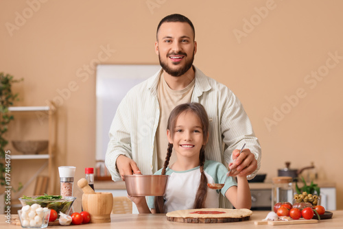 Father with his daughter ap...