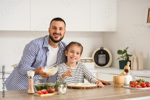 Father with his daughter sp...
