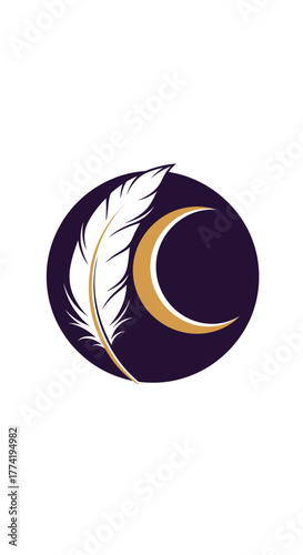 Logo circular elegante con una pluma blanca y una luna creciente dorada sobre fondo morado oscuro, simbolizando creatividad y noche.