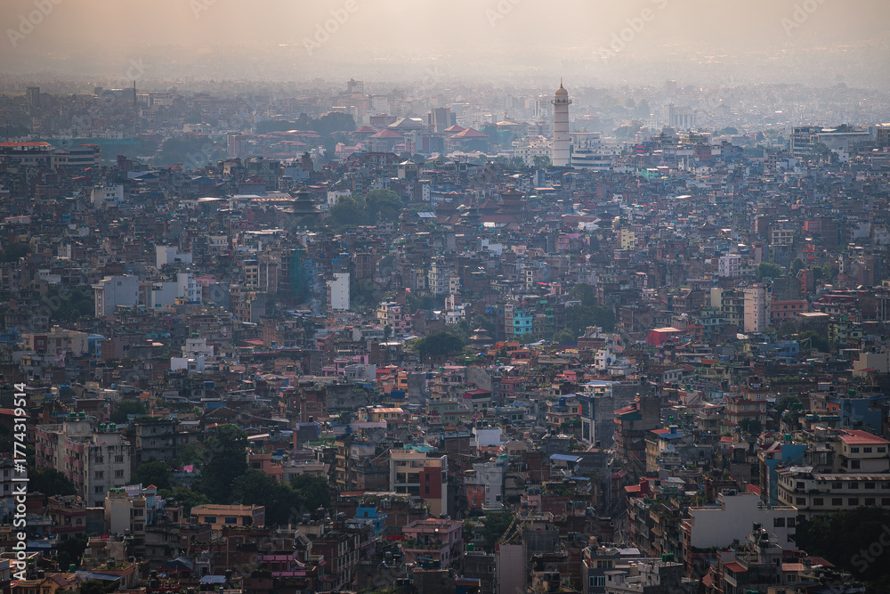 Obraz premium Scenic View of Kathmandu Valley with Colorful Buildings and Green Hills