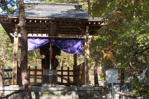 Obraz na plátně 日本：鬼怒川の龍王峡／五龍王神社（温泉の守り神）【日光国立公園】栃木県日光市・10月