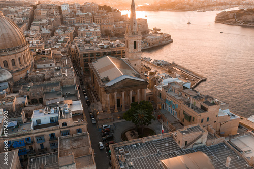 Fotografie Aerial view of Valletta, Malta, at golden hour