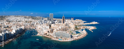 Quadro em tela Aerial panorama of Sliema, Malta, with curved waterfront, Portomaso Tower near St
