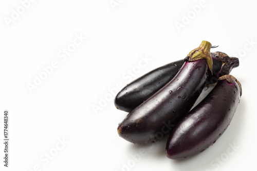 Wallpaper Mural 茄子　白バック Torontodigital.ca