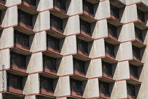 Tableau sur toile Modernistyczna fasada hotelu Forum w Krakowie – geometryczny detal architektonic