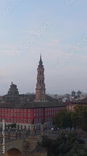 Catedral de la Seo y río Ebro vista aérea