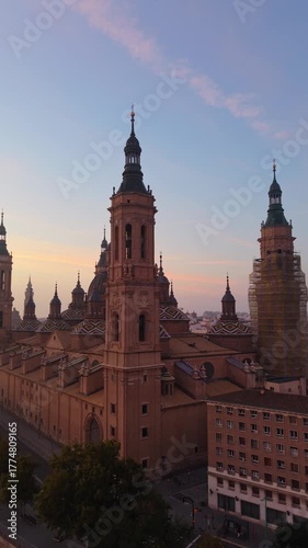El Pilar de Zaragoza al amanecer vista aérea