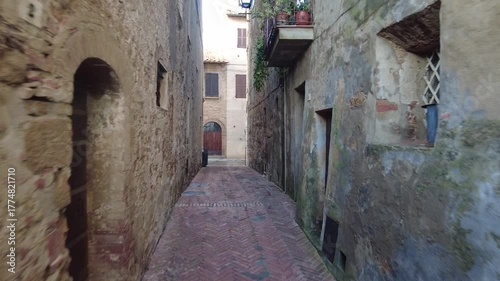 narrow street in Pienza