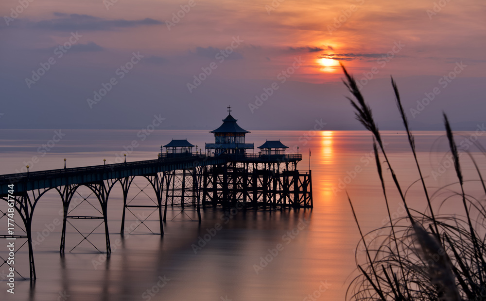 Fototapeta premium purple sunset at the famous Clevedon pier in England