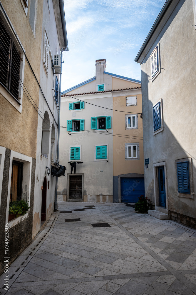 Obraz premium Lovely blue and turquoise details on old house in the town of Cres, Croatia