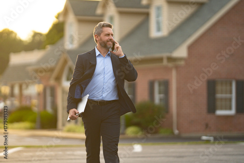 Canvas Print A realtor hands keys to a homeowner