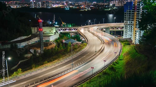 Timelapse of the evening rush hour in Nizhny Novgorod on the Metro Bridge and the construction of a house on the Chernigovskaya Embankment