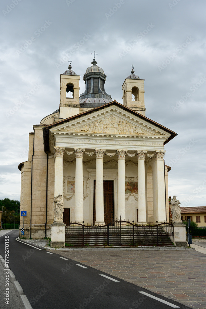 Obraz premium Tempietto di Barbaro Chapel or Small Temple Exterior in Maser, Italy desiged by Andrea Palladio ca. 1580