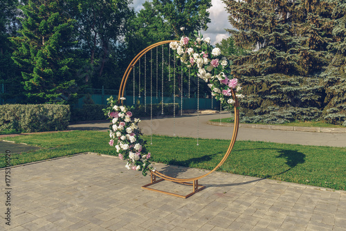 wedding round decoration in the summer