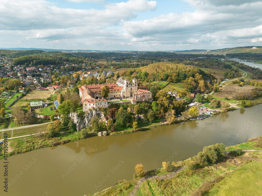Obraz premium Aerial shot of old castle and homes