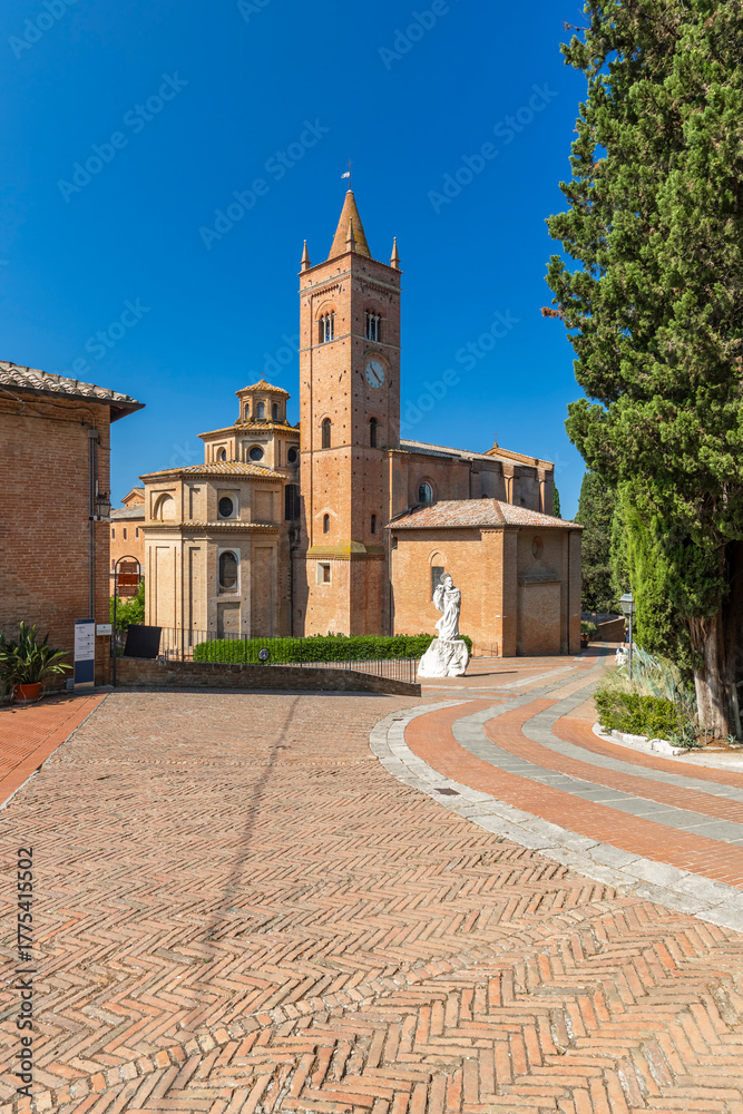 Obraz premium Abbazia Monte Oliveto Maggiore bell tower observing Asciano, Tuscany