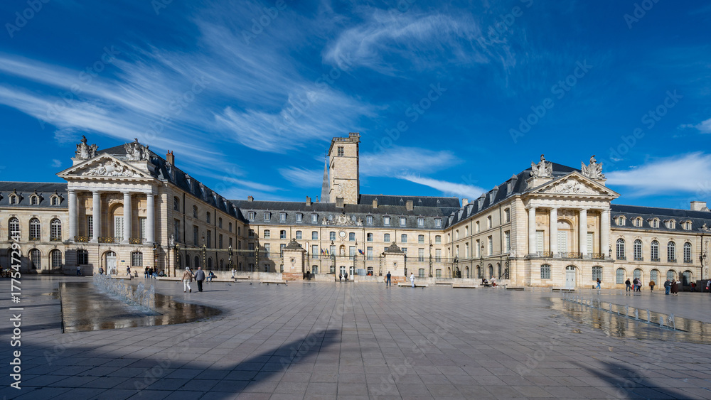 Obraz premium Liberation Square and the Palace of the Dukes of Burgundy (Palais des ducs de Bourgogne) in Dijon, Burgundy, France