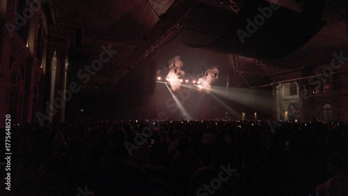 Fotografie Epic Concert Crowd Under Dramatic Spotlights in Historic Venue