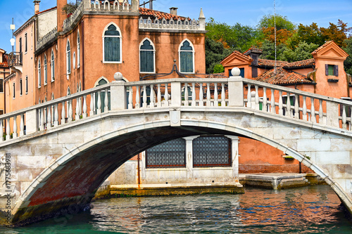 Fototapeta Naklejka Na Ścianę i Meble -  Beautiful old white stone bridge, Venice, Italy