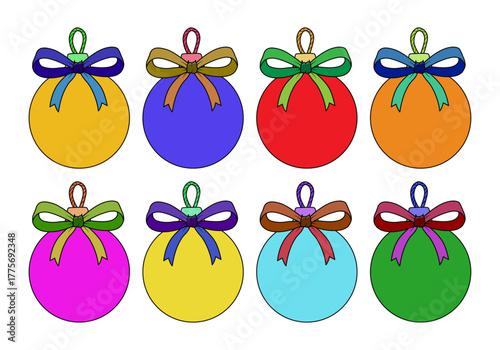 Bolas de navidad de diferentes colores en fondo blanco