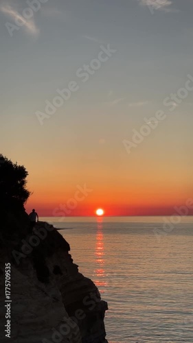 Beautiful sunset in Corfu, Greece - Precioso atardecer en Corfu, Grecia, mientras una persona pasea